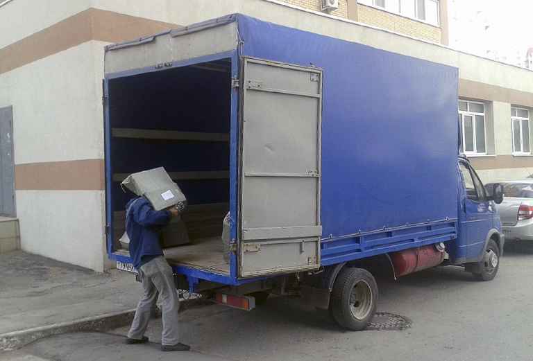 Заказ отдельного автомобиля для доставки личныx вещей : коробки и бытовая техника из Тюмени в Омск